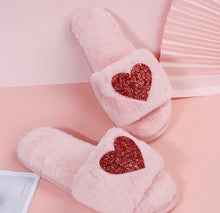 Load image into Gallery viewer, Heart Glitter Slipper
